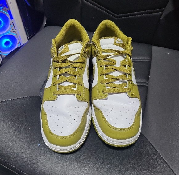 Nike Olive and White Low-Top Sneakers - Picture 2 of 6
